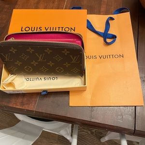 Louis Vuitton zippy wallet